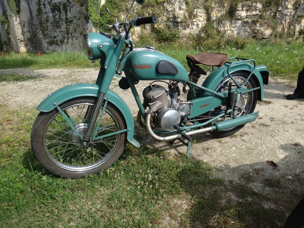 2 -Manufrance Hirondelle 175cc YDRAL  L49 1953 1024px.jpg